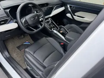2022 Geely Atlas Pro с пробегом 25 000 км