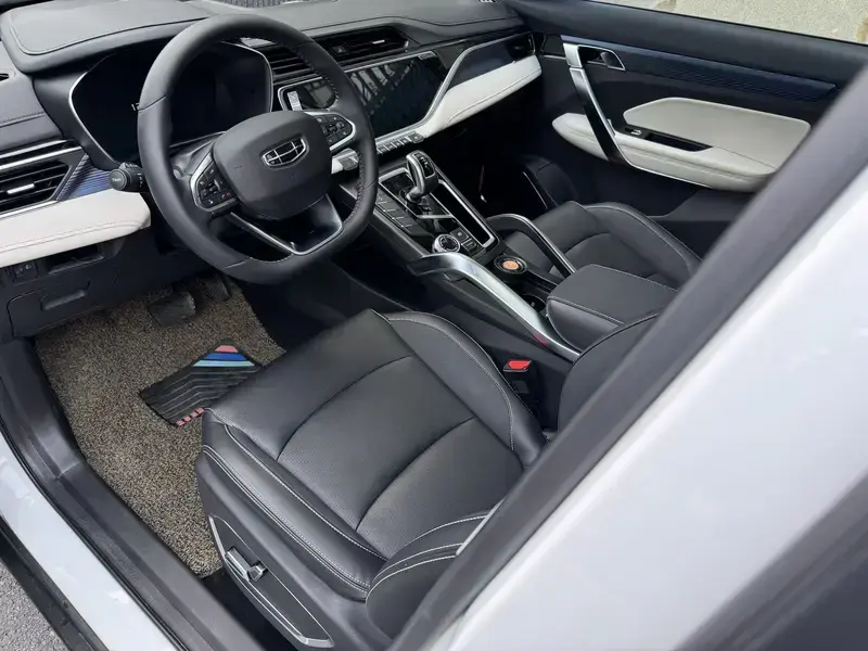 2022 Geely Atlas Pro с пробегом 25 000 км