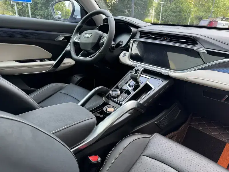 2022 Geely Atlas Pro с пробегом 25 000 км