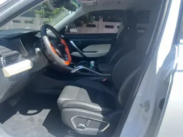 2022 Geely Atlas Pro с пробегом 72 000 км