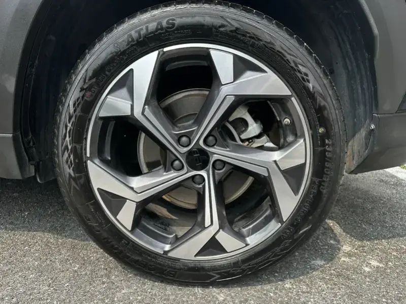 2024 Geely Boyue L с пробегом 32 000 км