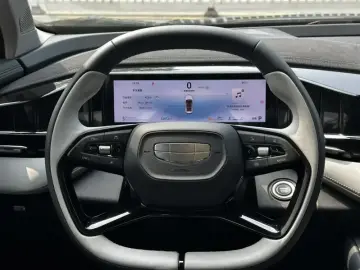 2024 Geely Boyue L с пробегом 32 000 км