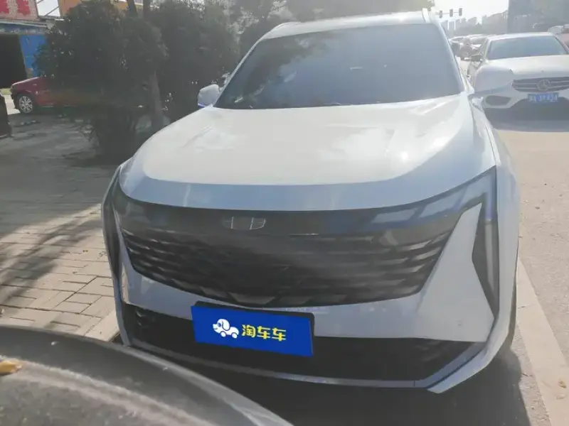 2024 Geely Boyue L с пробегом 10 000 км