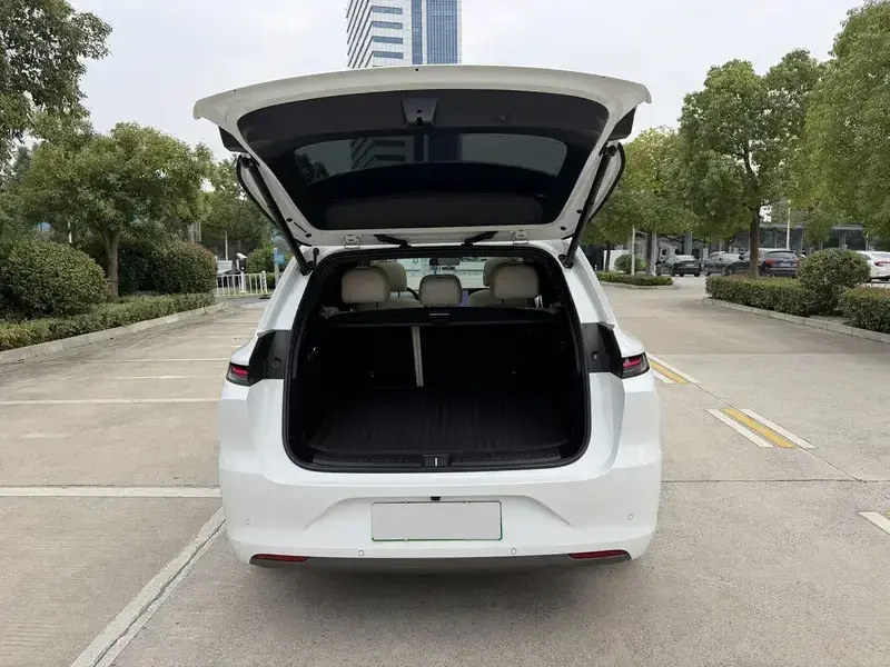 2024 Li Auto (Lixiang) L6 с пробегом 45 000 км