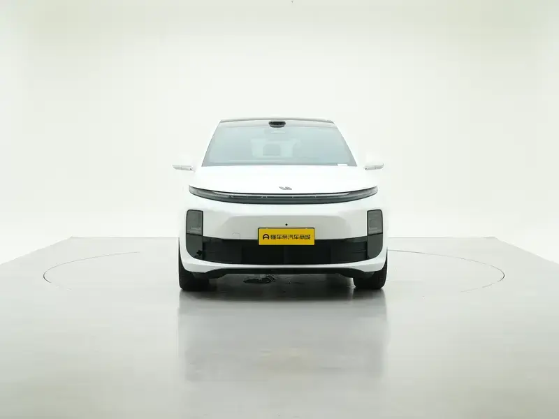 2025 Li Auto (Lixiang) L6 с пробегом 12 200 км