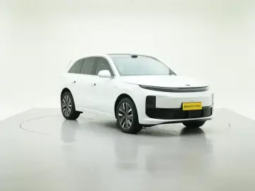 2025 Li Auto (Lixiang) L6 с пробегом 12 200 км