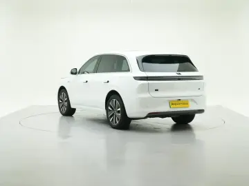 2025 Li Auto (Lixiang) L6 с пробегом 12 200 км