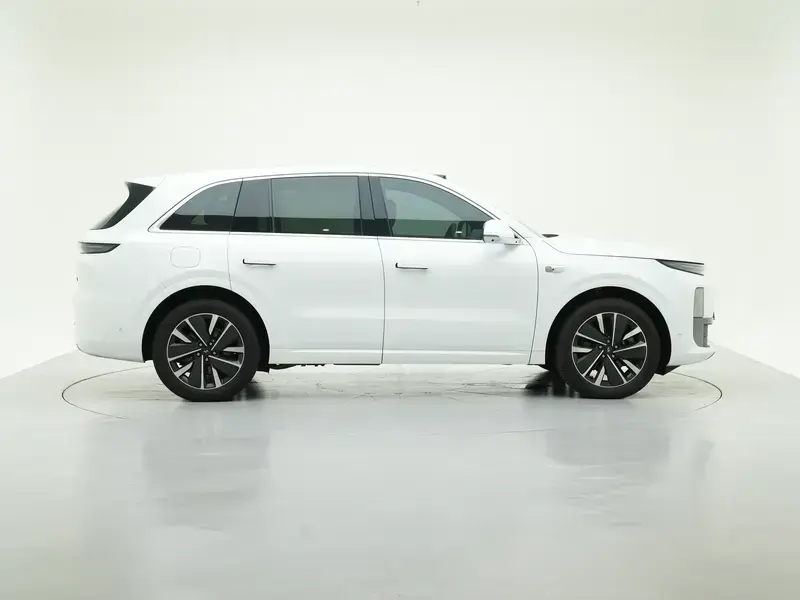 2025 Li Auto (Lixiang) L6 с пробегом 12 200 км