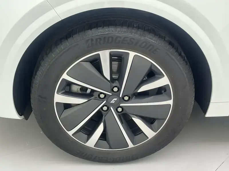 2025 Li Auto (Lixiang) L6 с пробегом 12 200 км