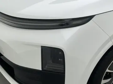 2025 Li Auto (Lixiang) L6 с пробегом 12 200 км