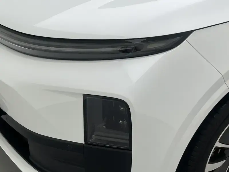 2025 Li Auto (Lixiang) L6 с пробегом 12 200 км