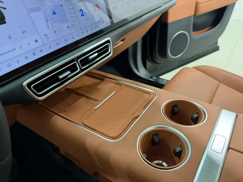 2025 Li Auto (Lixiang) L6 с пробегом 11 000 км