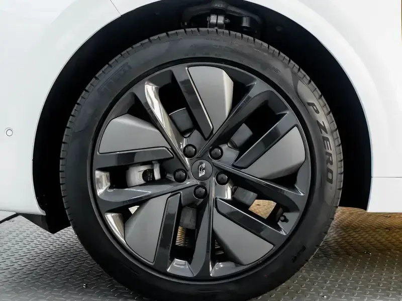 2024 Li Auto (Lixiang) L6 с пробегом 20 600 км