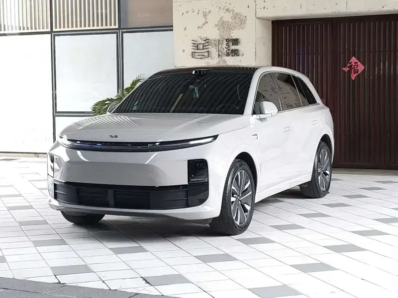 2025 Li Auto (Lixiang) L6 с пробегом 13 000 км