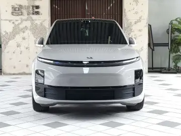 2025 Li Auto (Lixiang) L6 с пробегом 13 000 км
