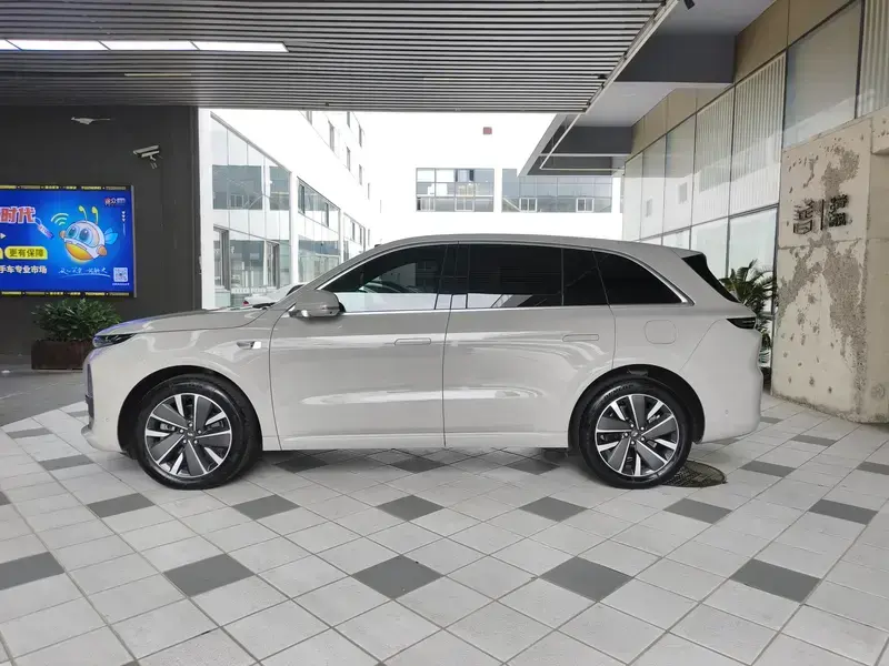 2025 Li Auto (Lixiang) L6 с пробегом 13 000 км