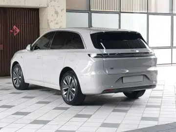 2025 Li Auto (Lixiang) L6 с пробегом 13 000 км