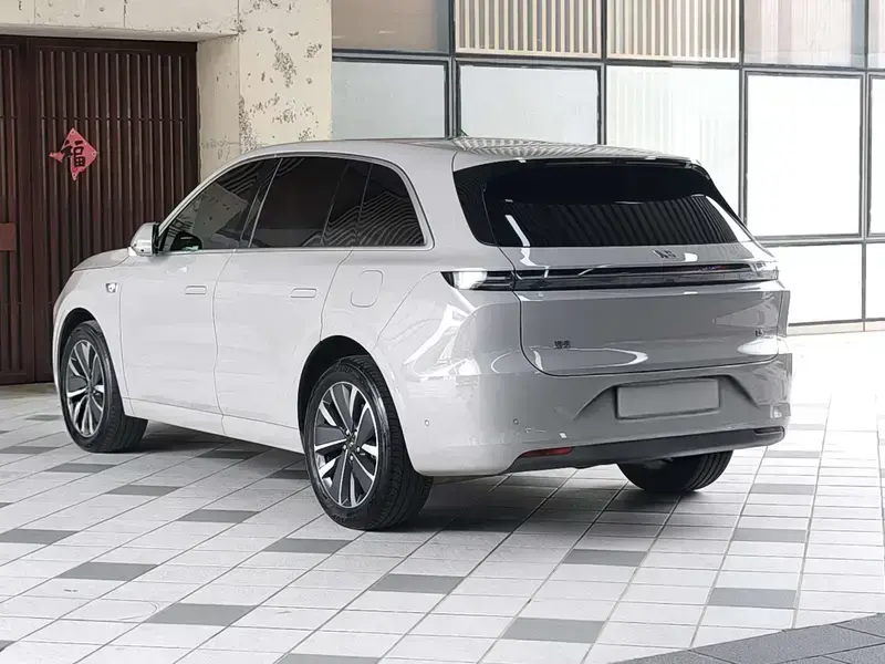 2025 Li Auto (Lixiang) L6 с пробегом 13 000 км