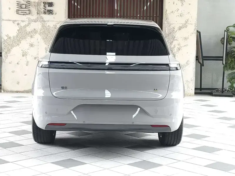 2025 Li Auto (Lixiang) L6 с пробегом 13 000 км