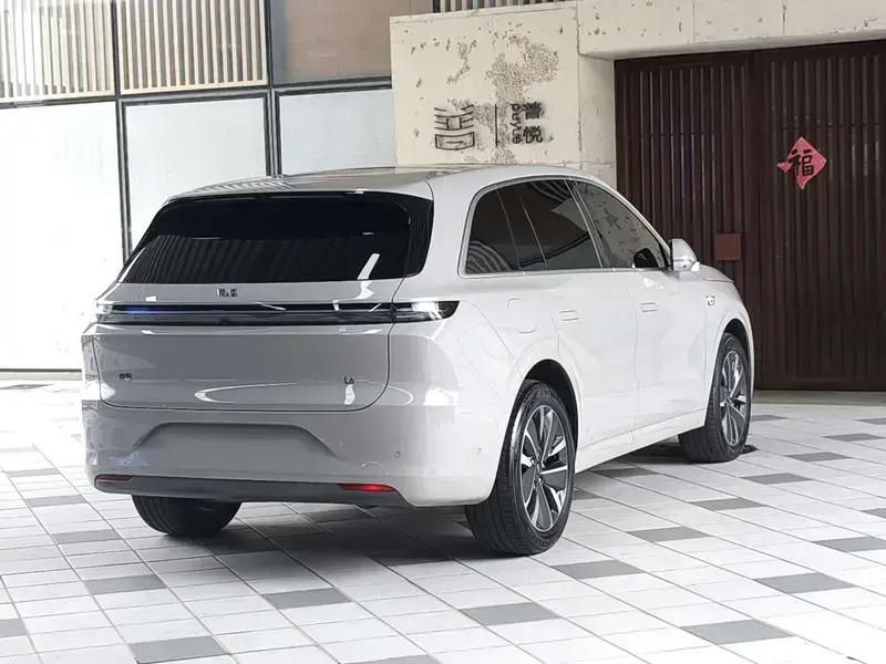 2025 Li Auto (Lixiang) L6 с пробегом 13 000 км