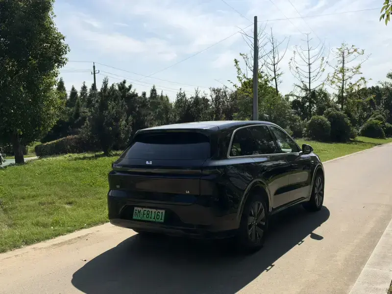 2025 Li Auto (Lixiang) L6 с пробегом 12 000 км