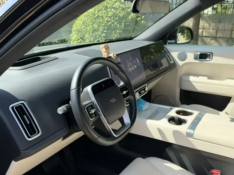 2025 Li Auto (Lixiang) L6 с пробегом 12 000 км