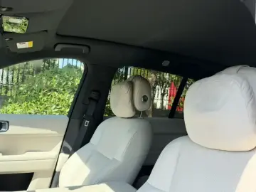 2025 Li Auto (Lixiang) L6 с пробегом 12 000 км