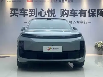 2025 Li Auto (Lixiang) L6 с пробегом 21 800 км