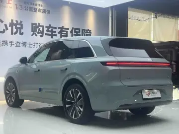 2025 Li Auto (Lixiang) L6 с пробегом 21 800 км