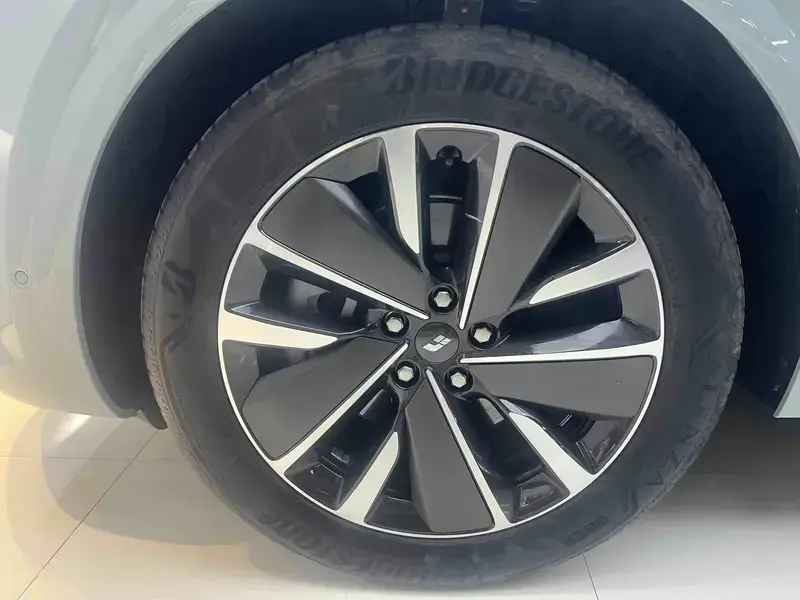 2025 Li Auto (Lixiang) L6 с пробегом 21 800 км