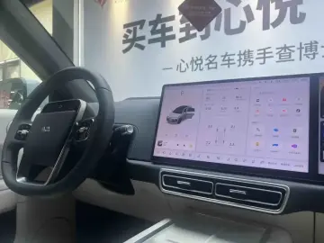 2025 Li Auto (Lixiang) L6 с пробегом 21 800 км
