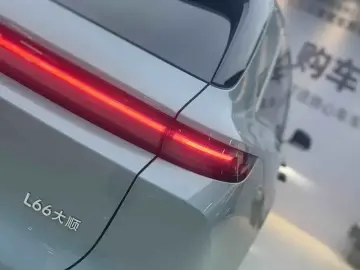 2025 Li Auto (Lixiang) L6 с пробегом 21 800 км