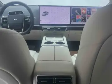 2025 Li Auto (Lixiang) L6 с пробегом 21 800 км