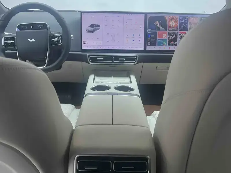 2025 Li Auto (Lixiang) L6 с пробегом 21 800 км