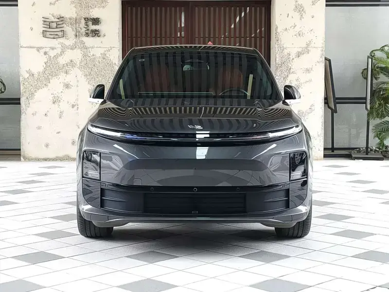 2024 Li Auto (Lixiang) L6 с пробегом 16 000 км