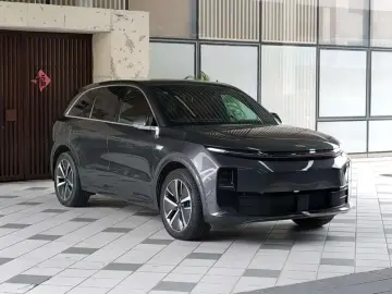2024 Li Auto (Lixiang) L6 с пробегом 16 000 км