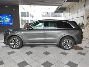 2024 Li Auto (Lixiang) L6 с пробегом 16 000 км