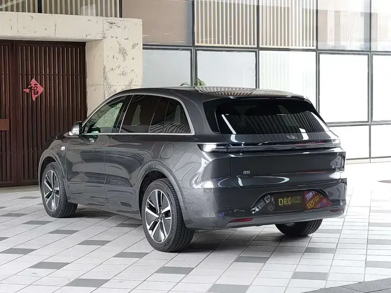2024 Li Auto (Lixiang) L6 с пробегом 16 000 км
