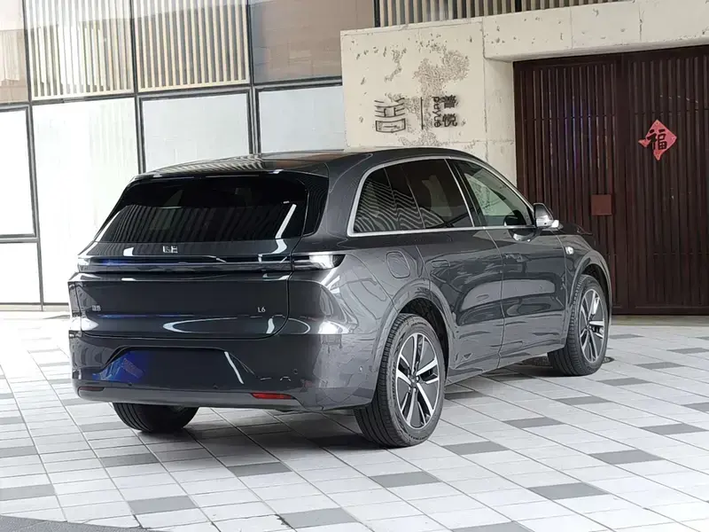 2024 Li Auto (Lixiang) L6 с пробегом 16 000 км