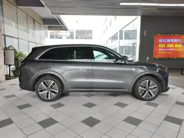 2024 Li Auto (Lixiang) L6 с пробегом 16 000 км