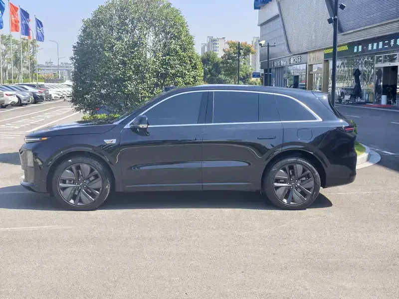 2024 Li Auto (Lixiang) L6 с пробегом 38 000 км