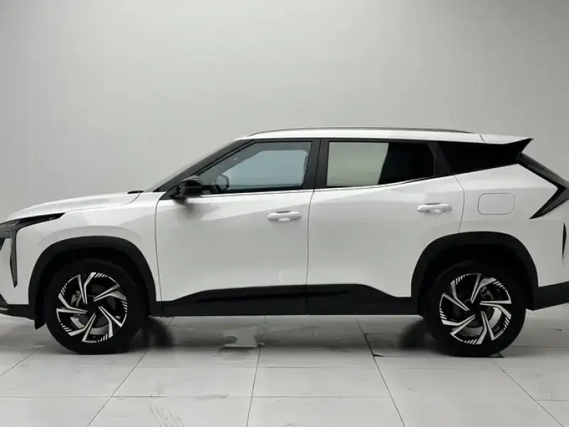 2023 Geely Atlas Pro с пробегом 25 800 км