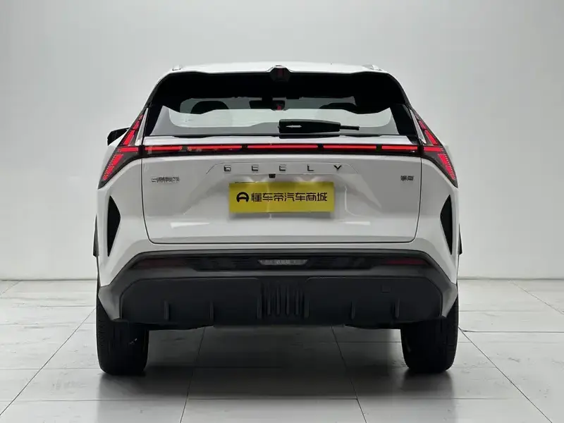 2023 Geely Atlas Pro с пробегом 25 800 км
