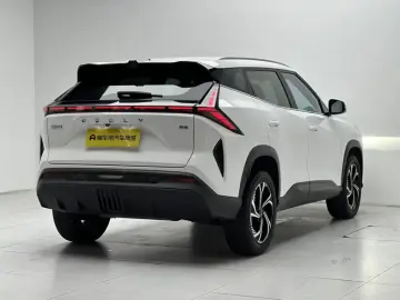 2023 Geely Atlas Pro с пробегом 25 800 км