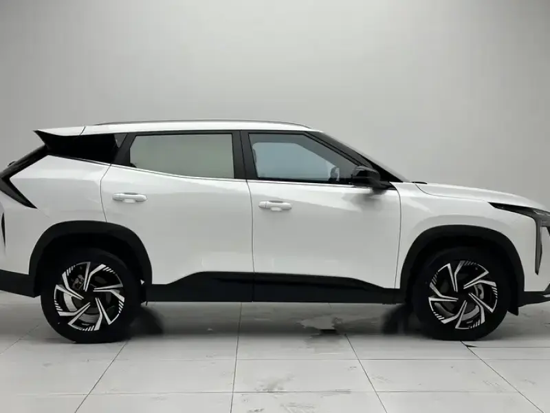 2023 Geely Atlas Pro с пробегом 25 800 км