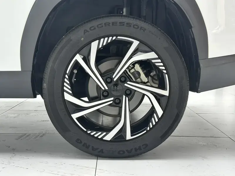 2023 Geely Atlas Pro с пробегом 25 800 км