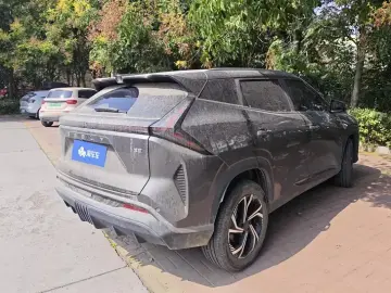 2024 Geely Atlas Pro с пробегом 16 000 км
