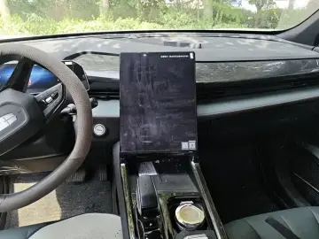 2024 Geely Atlas Pro с пробегом 16 000 км