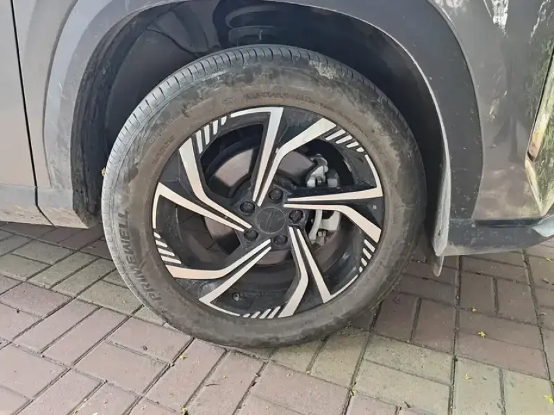 2024 Geely Atlas Pro с пробегом 16 000 км