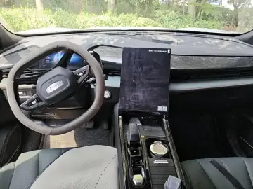 2024 Geely Atlas Pro с пробегом 16 000 км